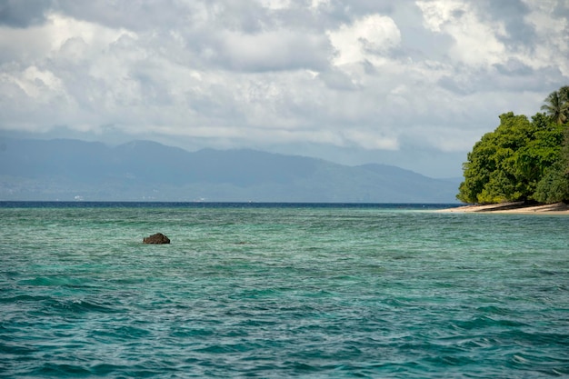 Siladen turquesa ilha paradisíaca tropical