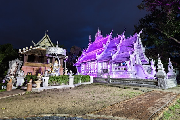 Silbertempel in der Nacht in Chiang Mai, Thailand