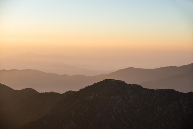 Silhouette Bergrücken Himalaya-Landschaft