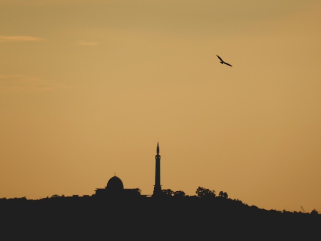 Foto silhouette des gebäudes bei sonnenuntergang