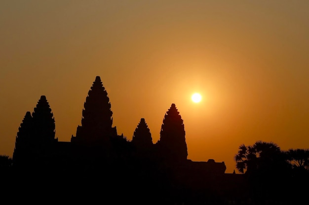 Foto silhouette des tempels gegen den himmel beim sonnenuntergang