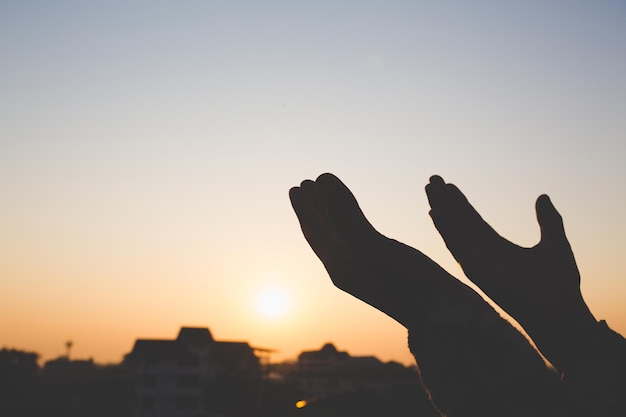 Foto silhouette einer person gegen den himmel bei sonnenuntergang