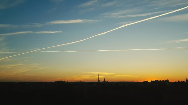 Foto silhouette-landschaft bei sonnenuntergang