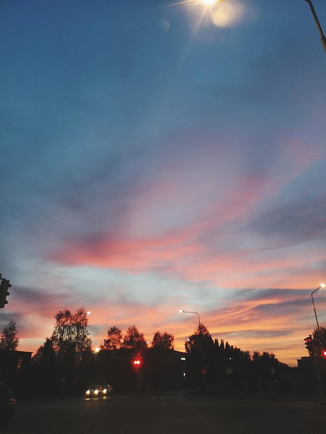 Foto silhouette von bäumen gegen den himmel beim sonnenuntergang