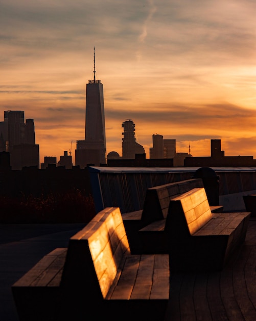 Foto silhouette von gebäuden gegen den himmel bei sonnenuntergang