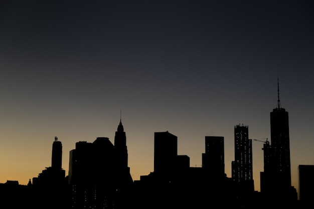 Foto silhouette von gebäuden gegen den himmel bei sonnenuntergang