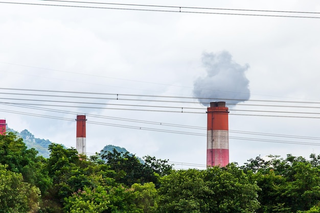 Silhueta da estrutura do pólo elétrico de alta tensão