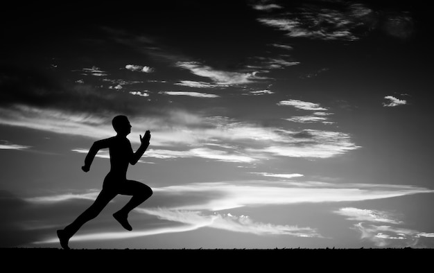 Foto silhueta de homem correndo. preto e branco. elemento de design.