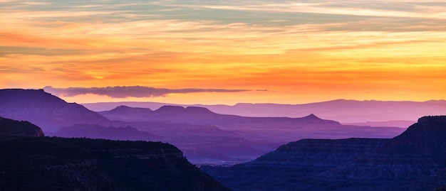 Silhueta de montanhas