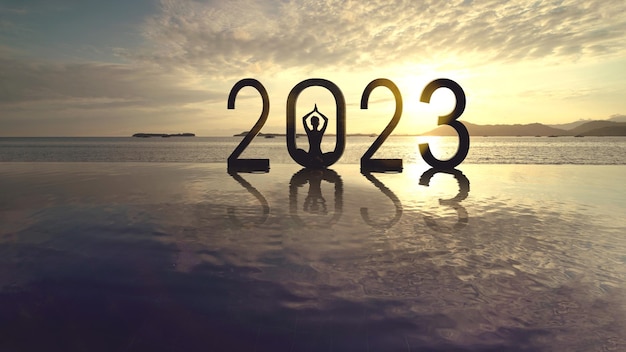 Silhueta de mulher meditando com números de 2023