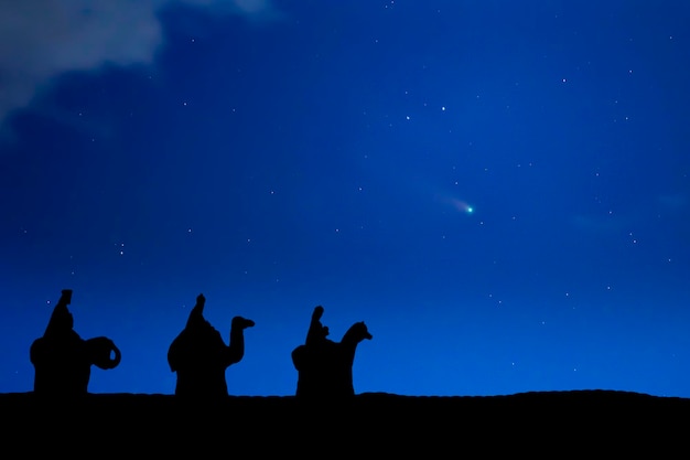 Foto silhueta dos três reis magos conceito de celebração cristã hispânica