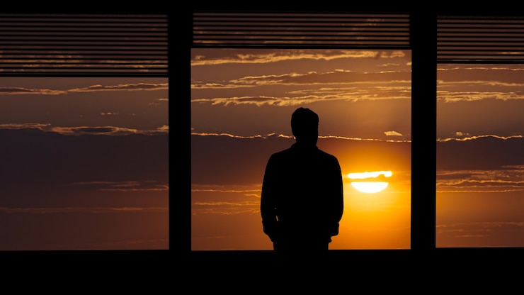 Foto silhuetas de pessoas em um panorama de fundo