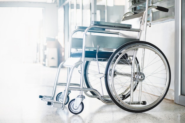 Foto sillas de ruedas para servicios de pacientes con discapacidad