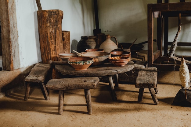 Foto sillas vacías en la mesa en casa