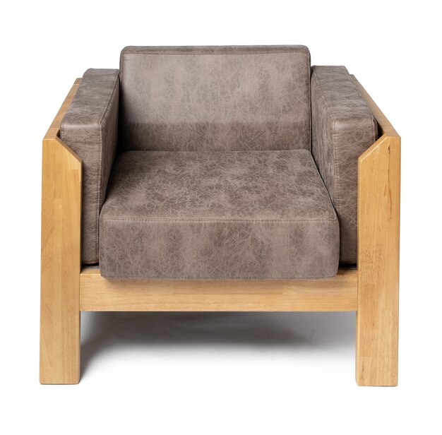 Sillón gris con patas de madera aislado en blanco