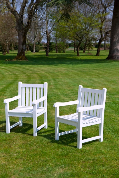 sillones de madera blanca