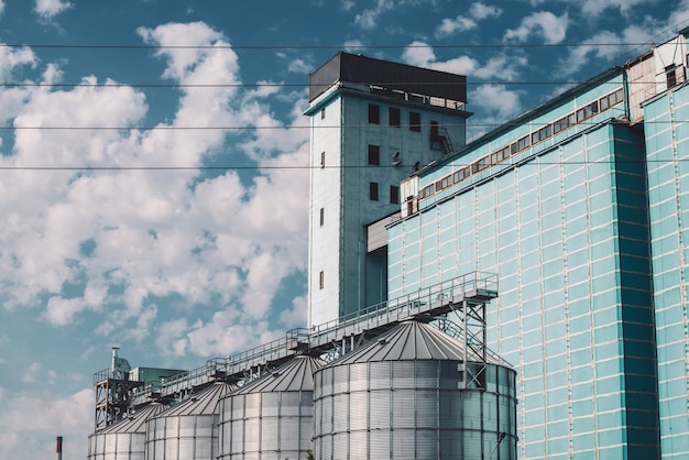 Foto silos agrícolas.