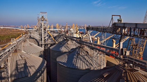 Silos elevadores de granos en Ucrania