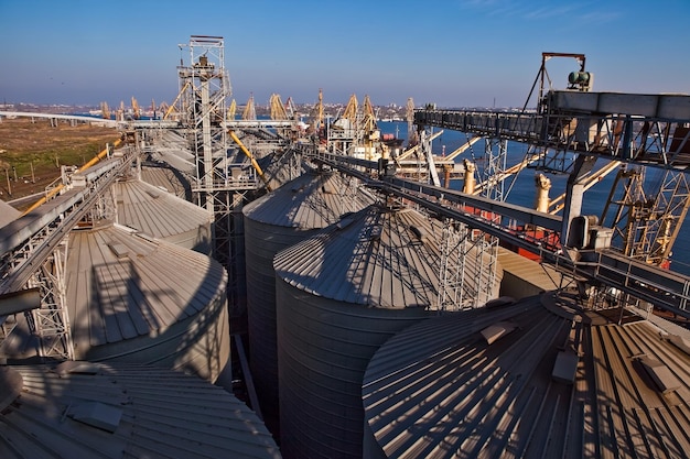 Silos elevadores de granos en ucrania