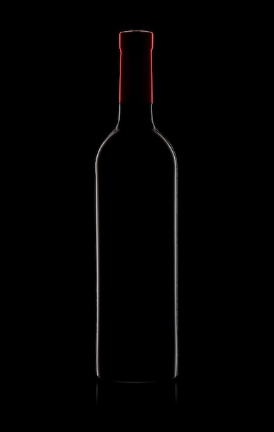 Silueta de botella de vino tinto sobre fondo negro