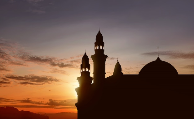 Foto silueta, de, grande, mesquita, com, alto, minaret