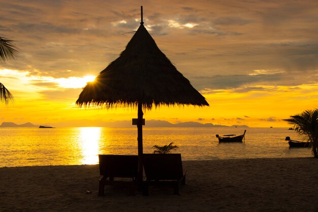 Silueta, de, pavillion, ligado, a, praia, bonito, cor, paisagem, céu, crepúsculo, em, natureza