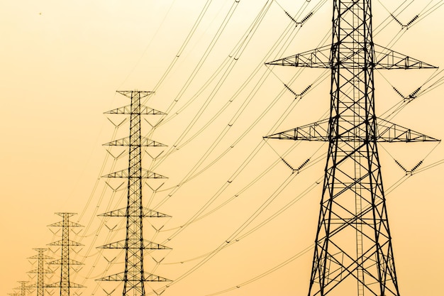 Silueta de estructura de poste eléctrico de alto voltaje