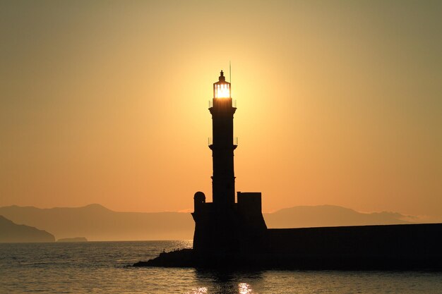 Silueta del faro al atardecer Chania Creta