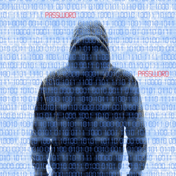 Foto silueta de un hacker aislado en blanco con códigos binarios en el fondo