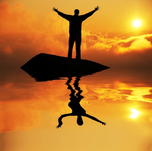 Foto silueta de hombre feliz en el cielo soleado