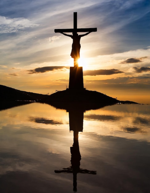 Foto silueta de jesucristo y cruz al atardecer