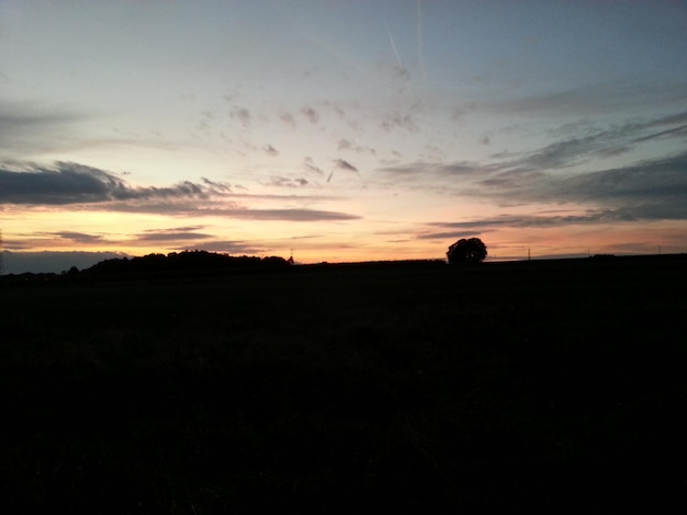 Silueta del paisaje al atardecer