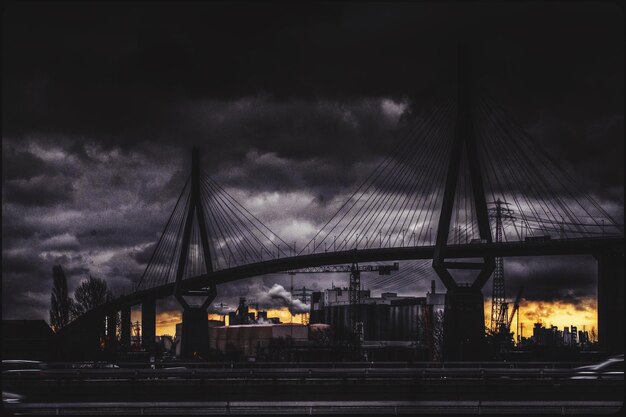 Silueta del puente