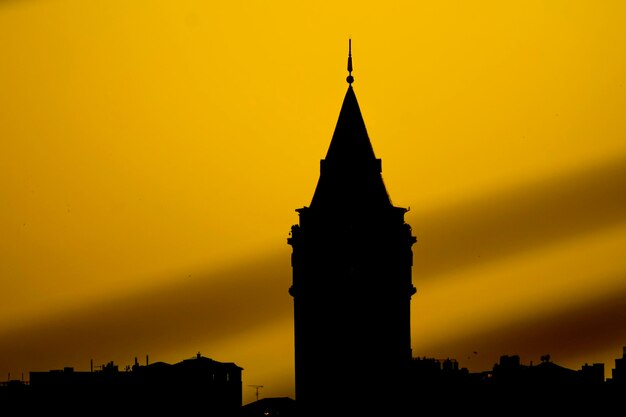 Foto silueta de la torre