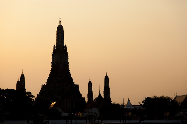 Silueta de Wat Arun.