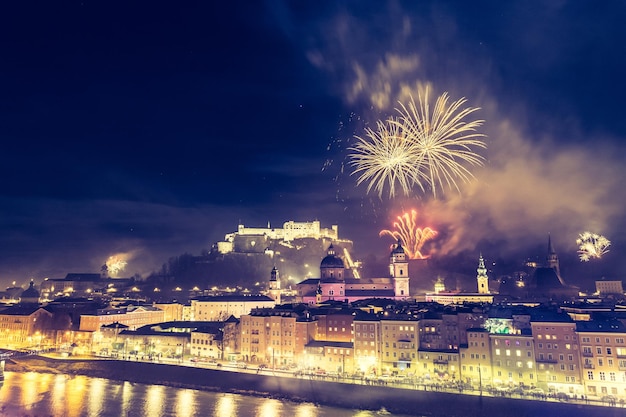 Silvester Magisches Feuerwerk über der Salzburger Altstadt