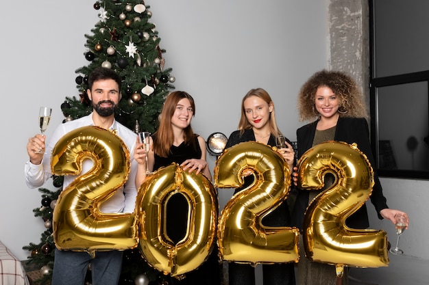 Foto silvester mit freunden verbringen und feiern