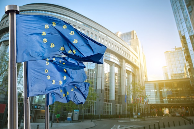 Símbolo bitcoin en la bandera azul regulación de la criptomoneda por parte de la unión europea