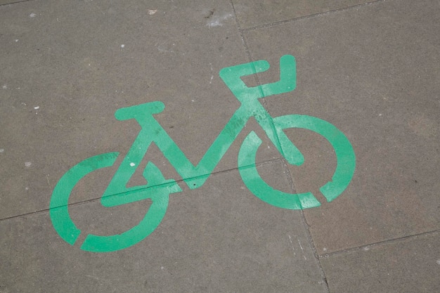 Símbolo de carril bici en la calle