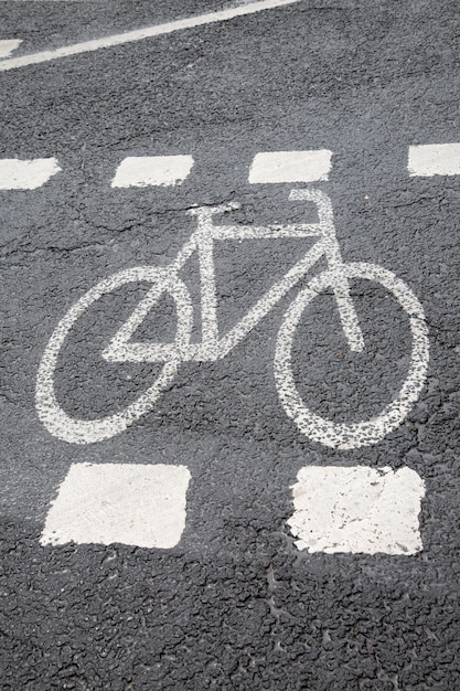 Símbolo de carril bici en la calle