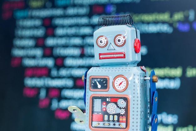 Símbolo de un chatbot o bot social y código de programa de algoritmos en segundo plano