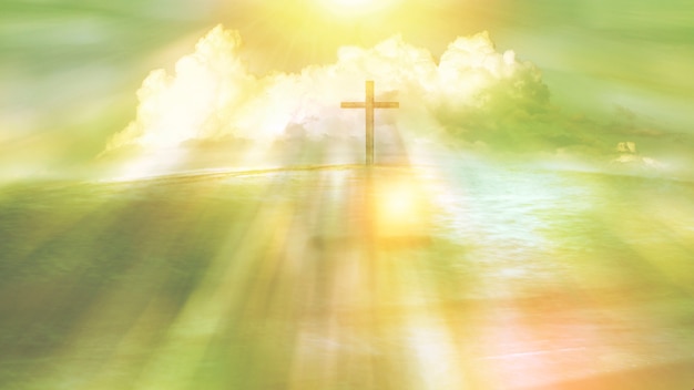 Foto símbolo de la cruz religiosa en una playa con rayos de sol y nubes
