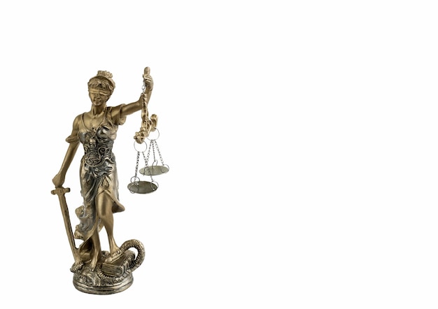 Foto símbolo da lei; estátua da justiça no fundo branco