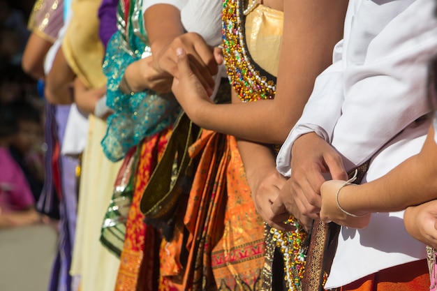 Símbolo de apertar as mãos juntas para o dia da ASEAN, foco seletivo