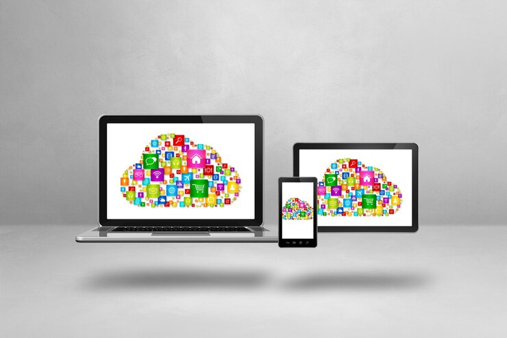 Foto símbolo e iconos de computación en la nube en un conjunto de computadoras