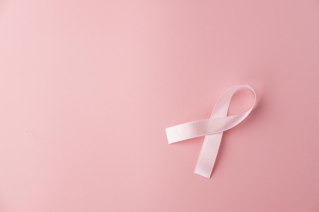 Símbolo internacional del Mes de Concientización sobre el Cáncer Cierre de cinta rosa satinada