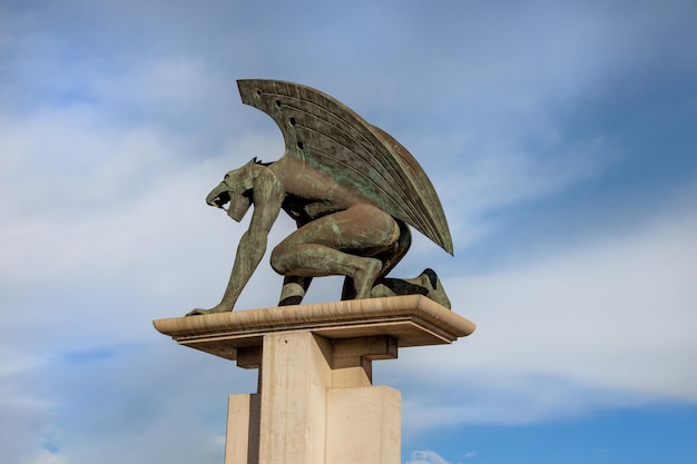 Símbolo moderno de la ciudad de Valencia, la gárgola del Puente del Reino