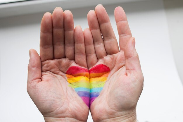 Símbolo multicolor del arco iris para la celebración del mes del orgullo en junio