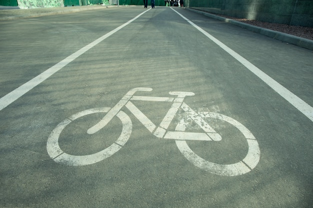 Símbolo para indicar a estrada para bicicletas no asfalto