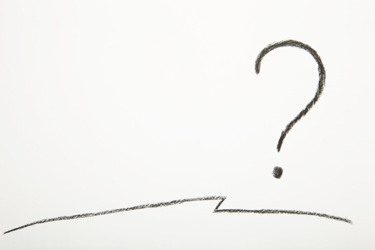 Foto símbolo de signo de interrogación en la vista superior de papel blanco
